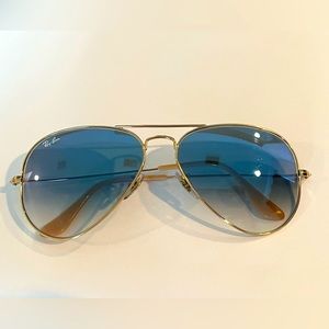 Ray-Ban Women’s Aviator Sunglasses, Gold frame